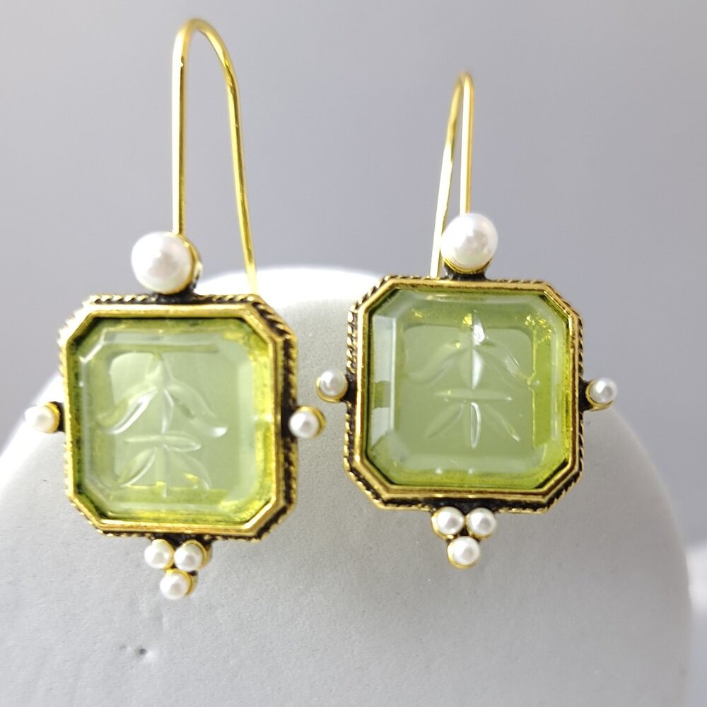 NWOT  Square Green Color Inlay Dangle Earrings with Faux Pearls